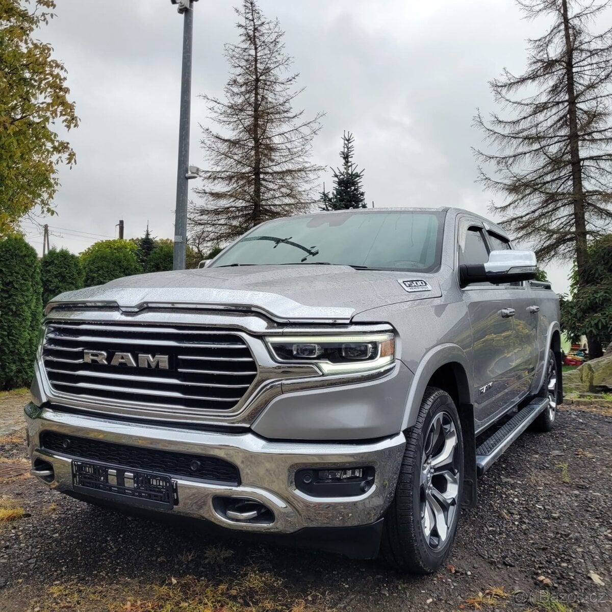 DODGE RAM 1500 5,7 HEMI LONGHORN  odpočet DPH