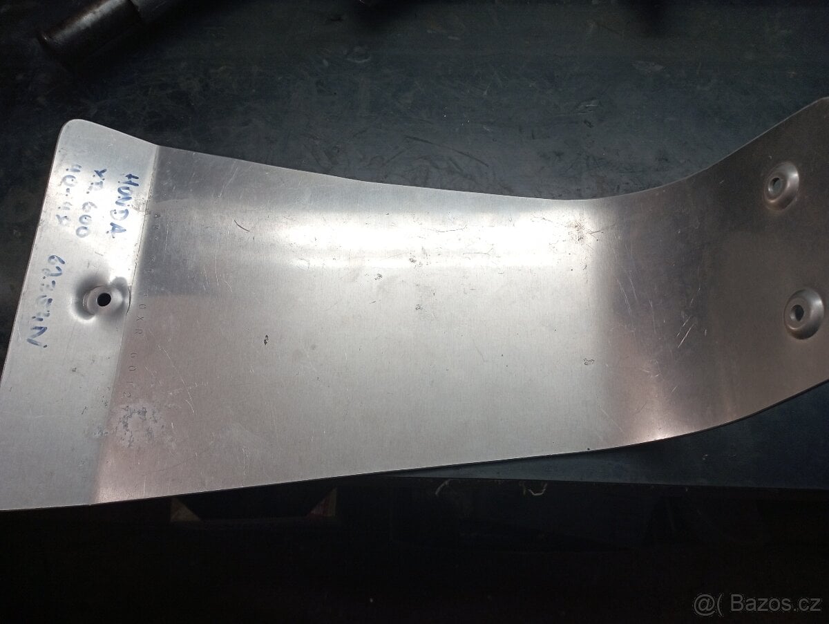 Nový kryt pod motor CRD Honda XR 600