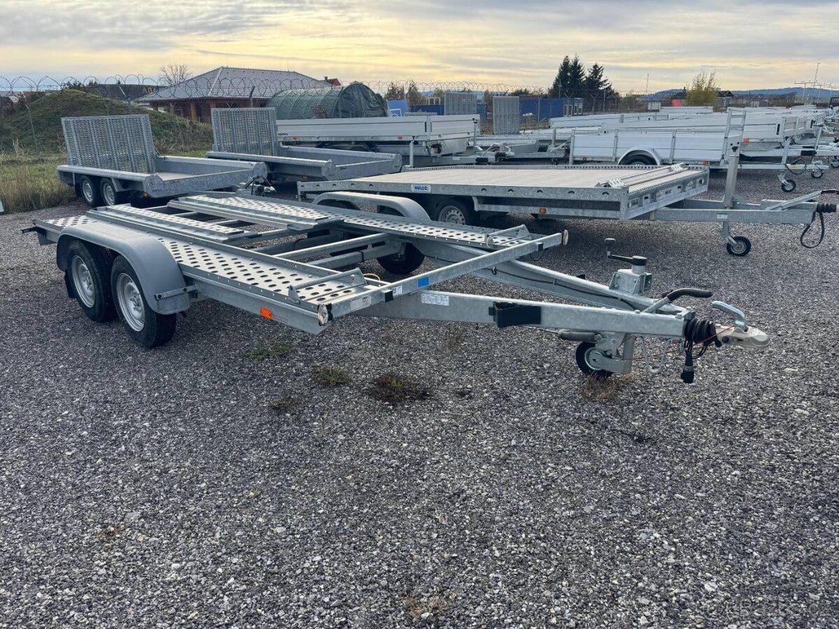 Přepravník automobilů PUMA B2