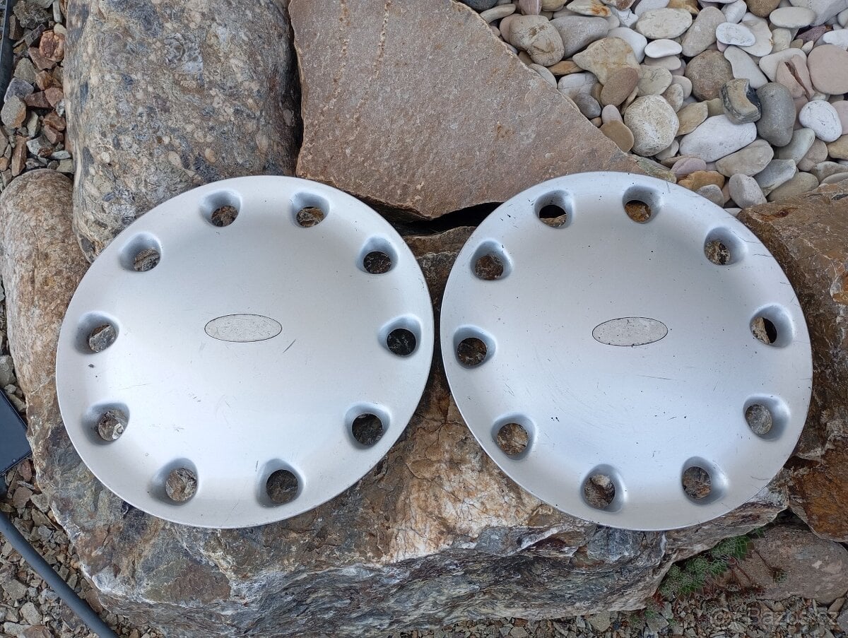 2 poklice,celoplošné kryty kol Ford Sierra, Escort