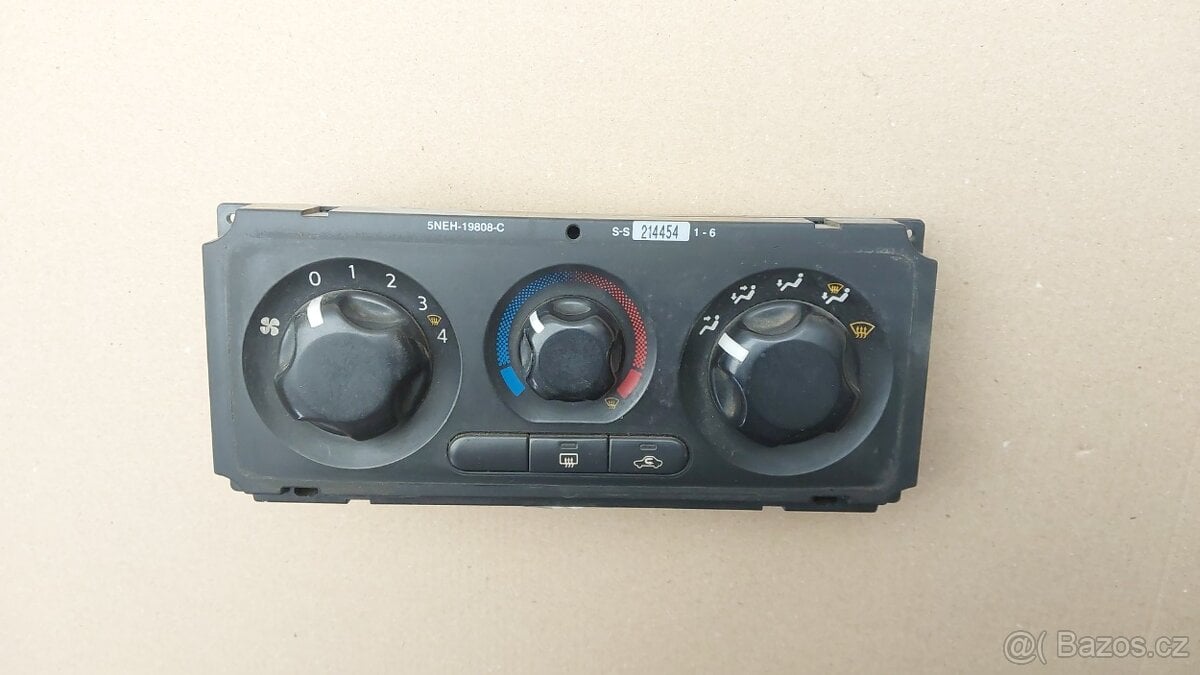 Nissan Navara D40 : Ovladač topení 27510EB60B