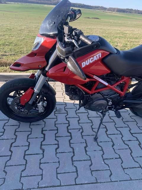 Ducati Hypermotard 796