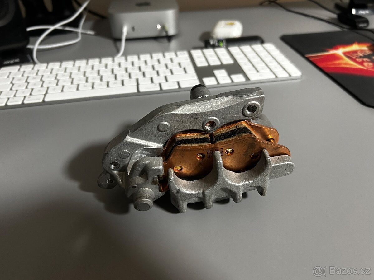 NOVÝ přední brzdový třmen Yamaha YZ125 YZ250 YZ450 WR250 WR4