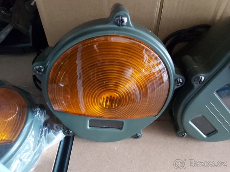 Hummer H1 / HMMWV - přední blinkr