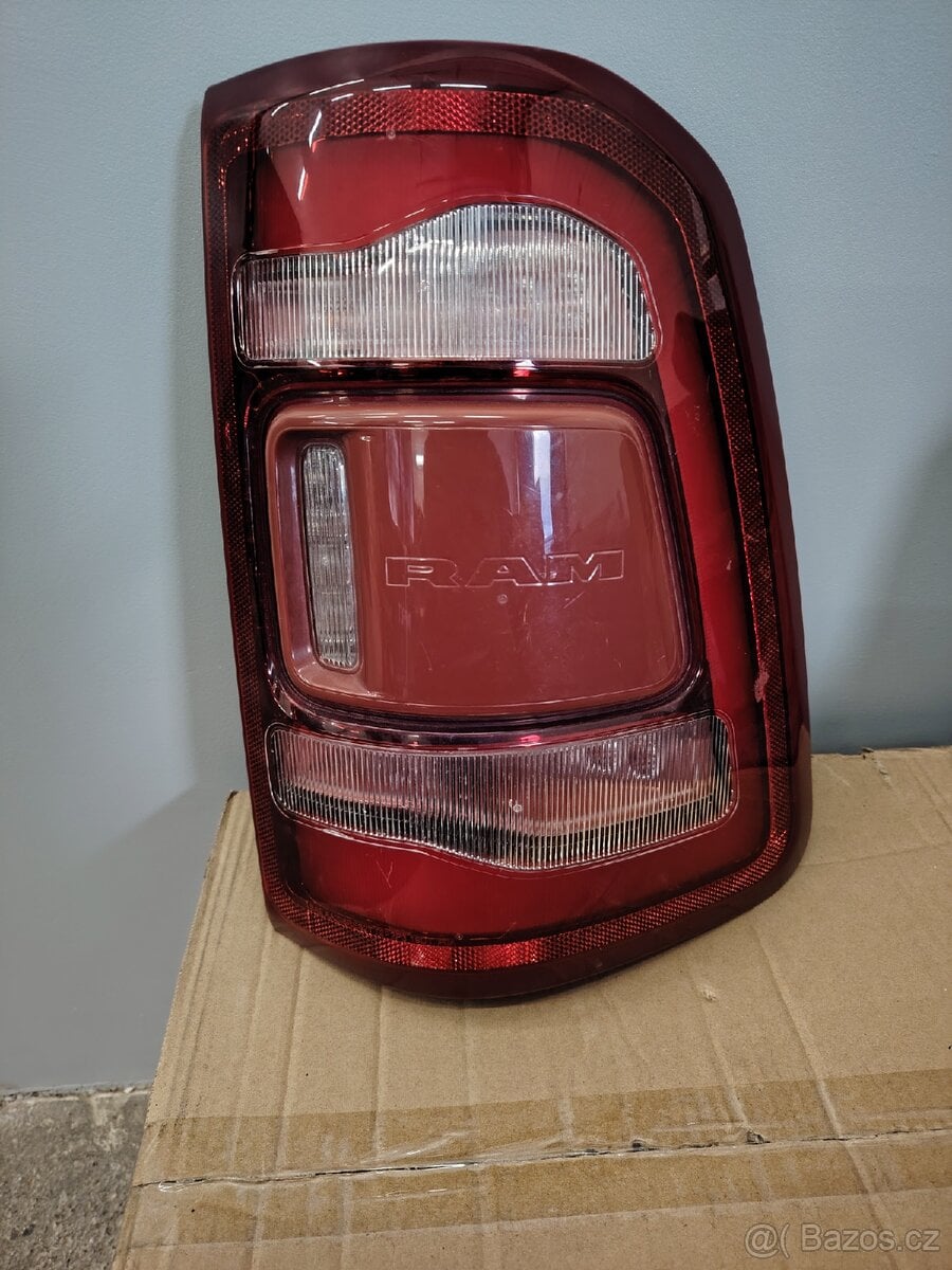 P. Zadní světlao RAM 1500DT