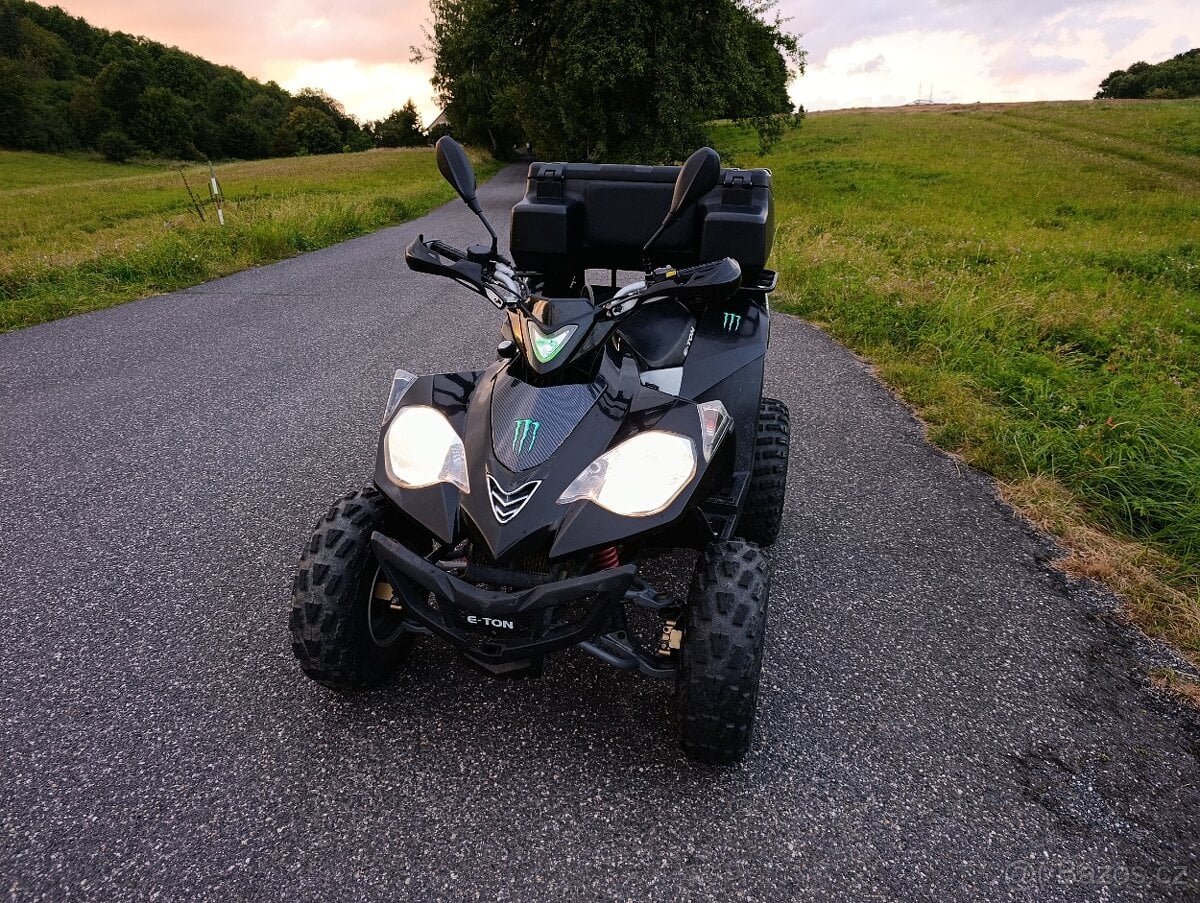 Čtyřkolka Eton vector 300