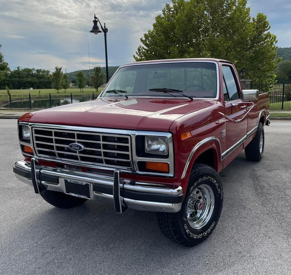 Čelní sklo / Přední okno Ford F-150 / F-250 /  Bronco 80-86