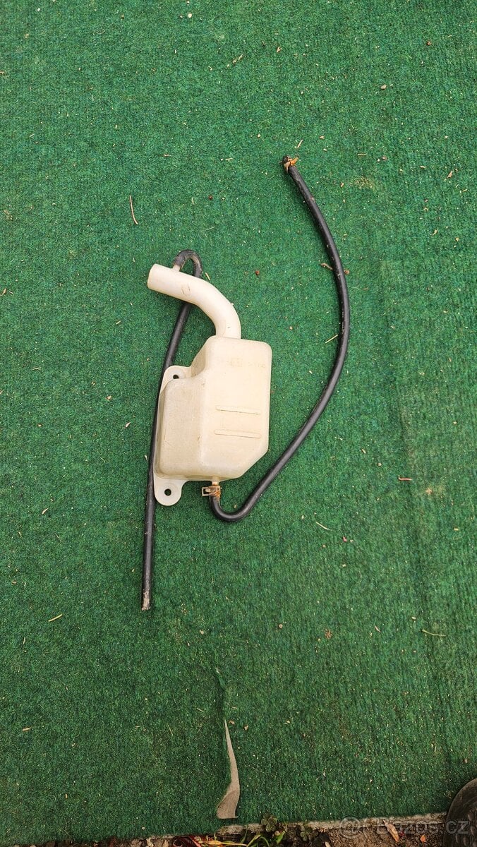 SUZUKI LTZ 400 expanzna nádobka na vodu