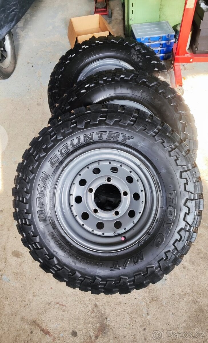 Kola land rover defender 255 85 16