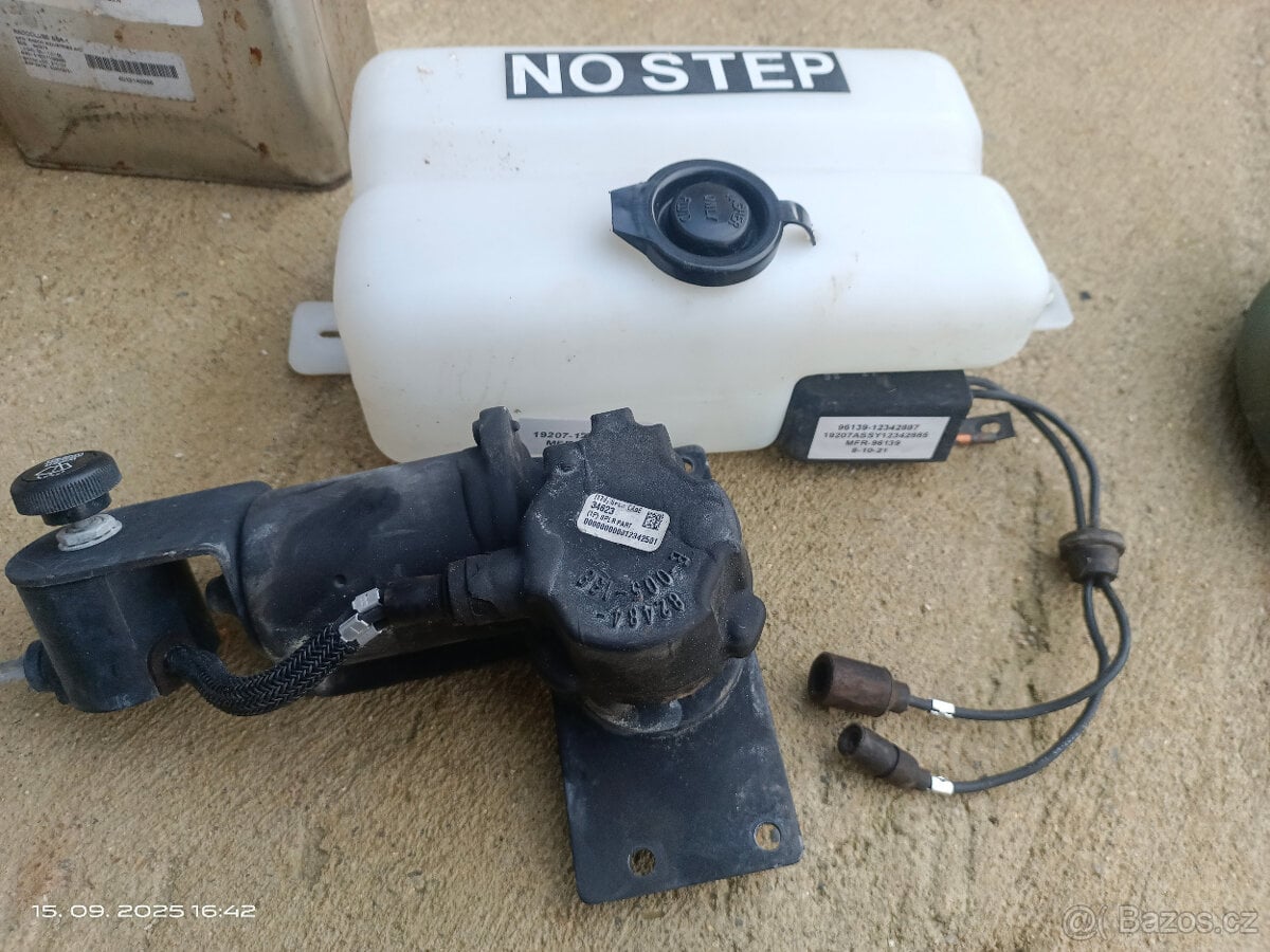 Humvee Hummer H1 sada ostřikovače a stěrač