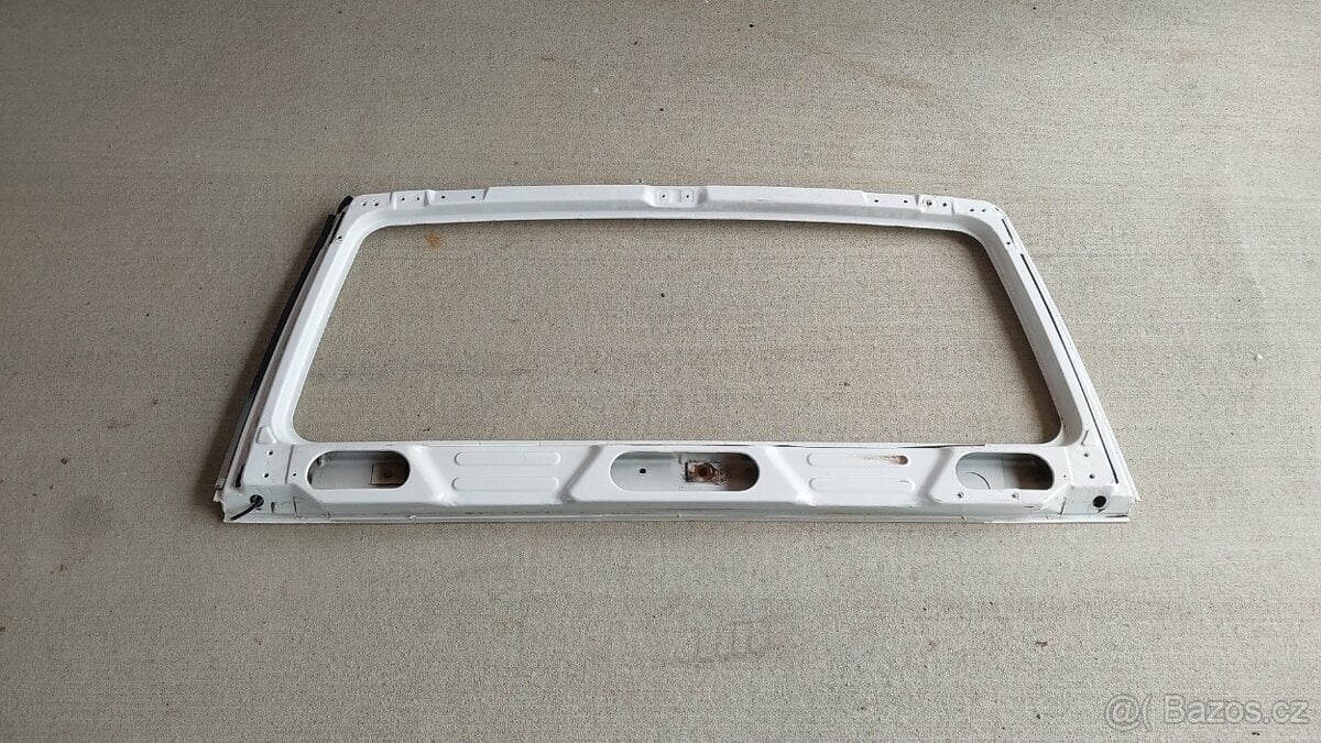 Suzuki Samurai SJ413 – Rám čelního skla bílý