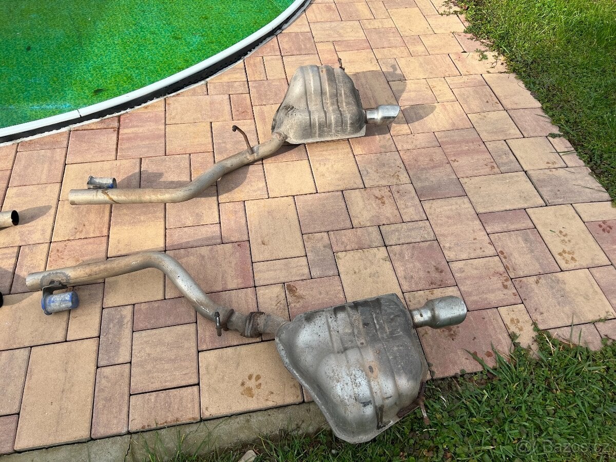 Výfuk Dodge durango 5,7l 2015