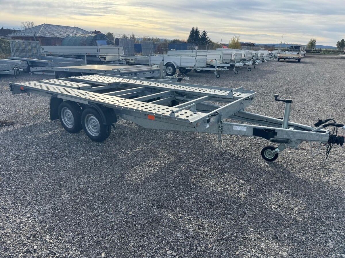 Sklopný autopřepravník ALFA o celkové hmotnosti 2700 kg.