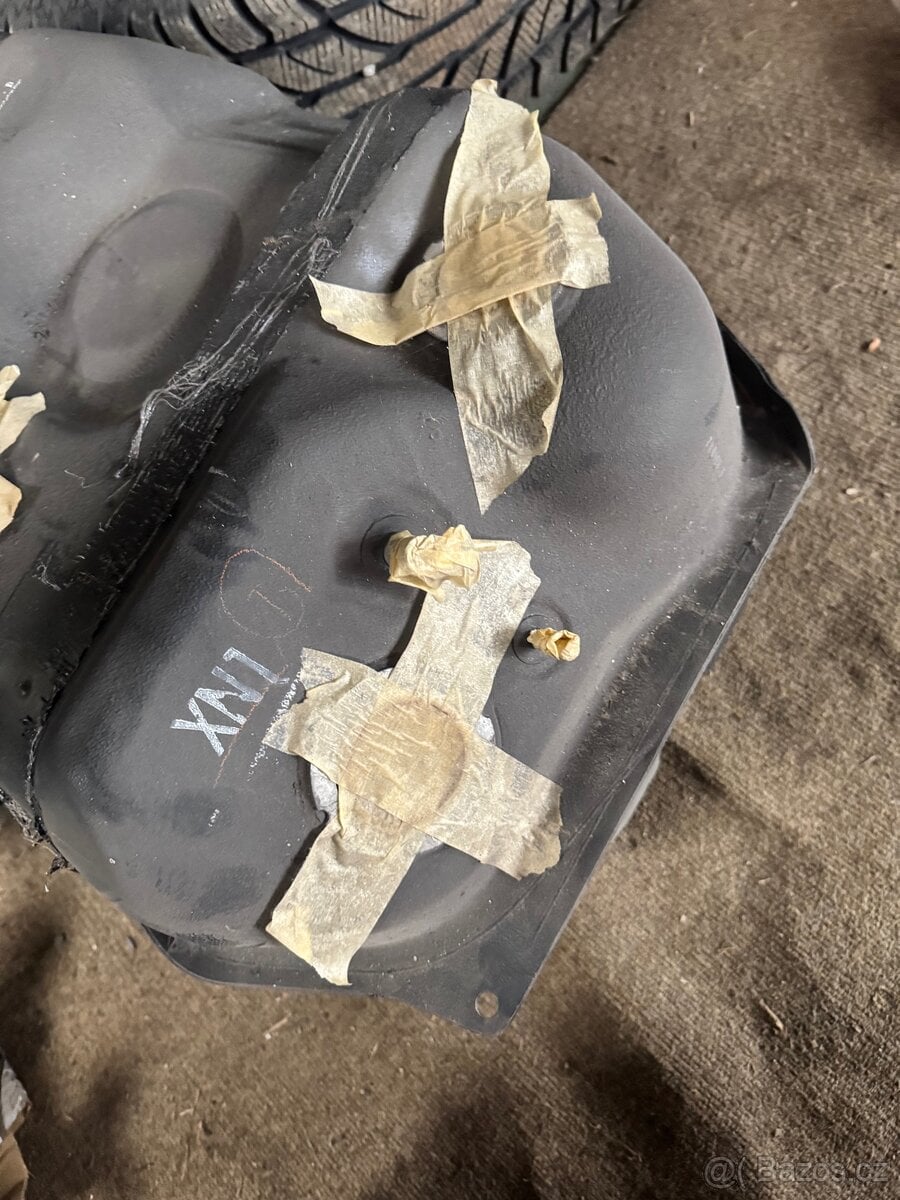 Toyota land cruiser j7 nová nádrž