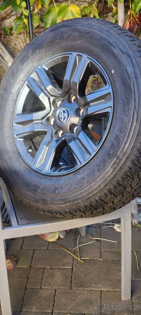 Toyota Hilux sada pneumatik - pneu