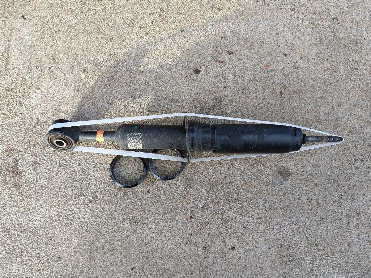 Díly na Toyotu Hilux 2023 (tlumiče, kryty)