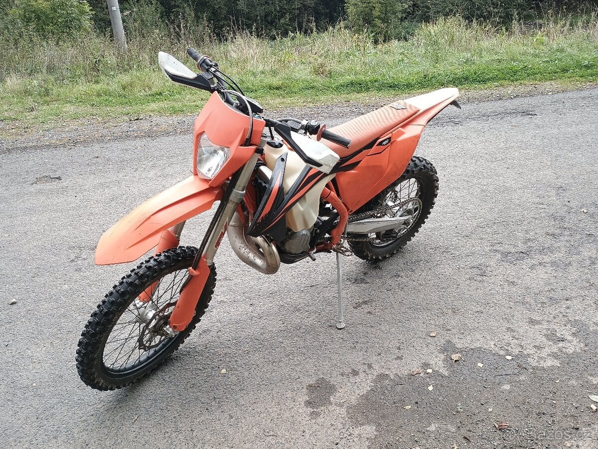 KTM EXC250 r.v 2019, pěkný stav vše funkci a udržované 190mt