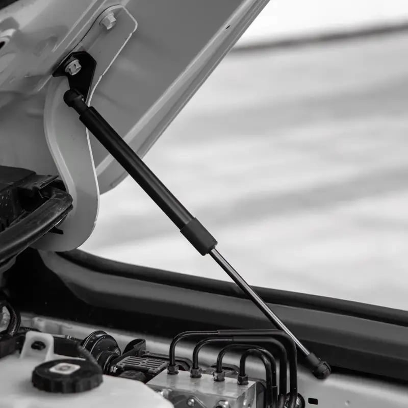 Toyota Land Cruiser 250 plynové vzpěry přední kapoty.