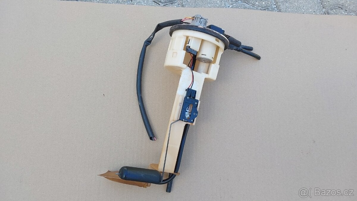 Suzuki Jimny – Sací koš s palivoměrem