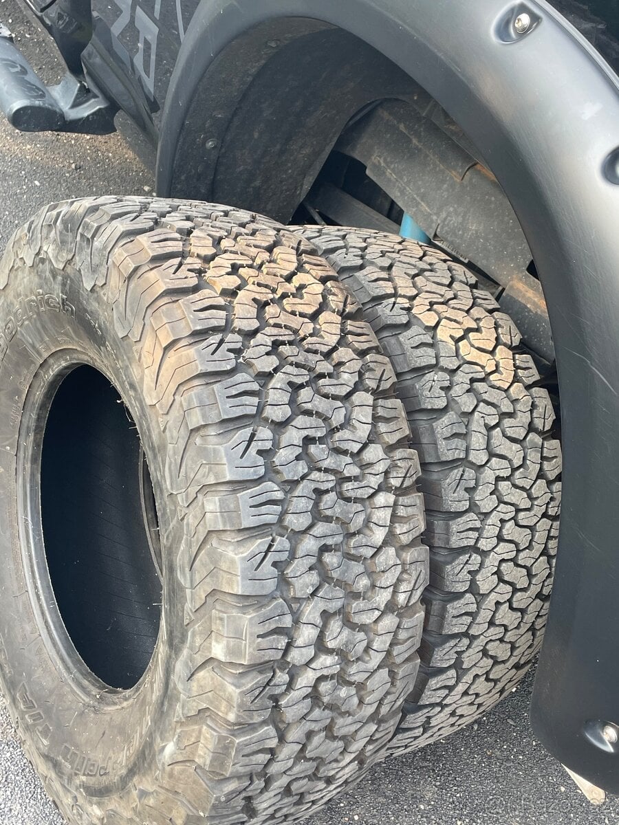 BF Goodrich All-Terrain ko2 285/70 r17