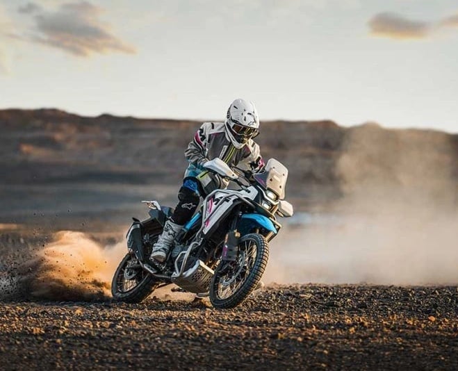 Motocykl CFMOTO 450MT-R EU5 šedá