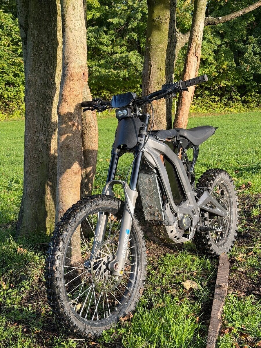 SurRon Light Bee L1e – 17 kW, nová baterie 56Ah v záruce