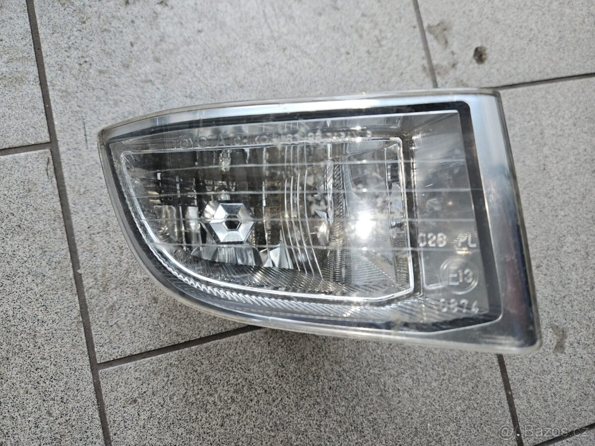 Toyota Land Cruiser FJ120 Prado 2003- pravý mlhový světlomet