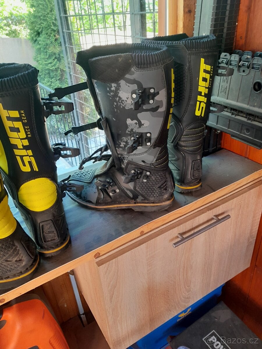 prodej   oblečeni  cení v textu