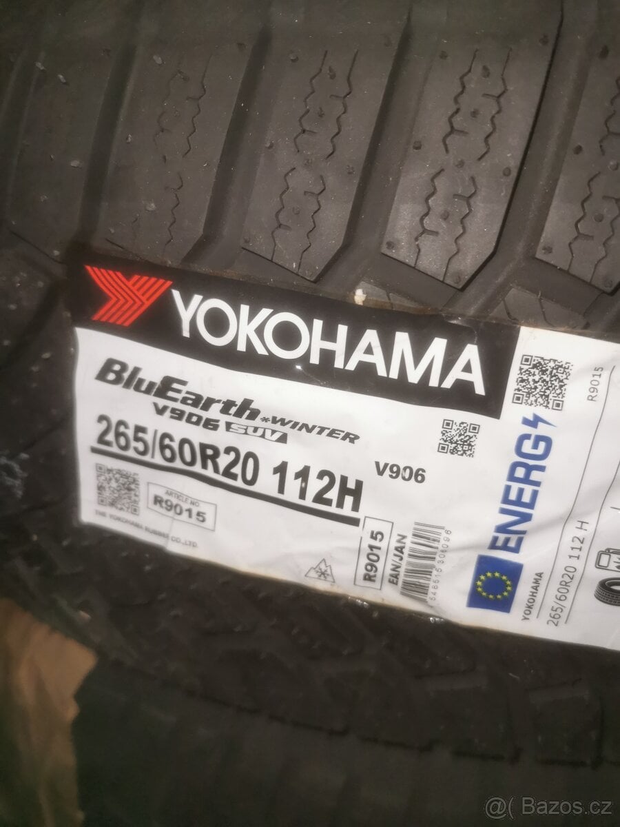 Yokohama BluEarthWinter V906 SUV