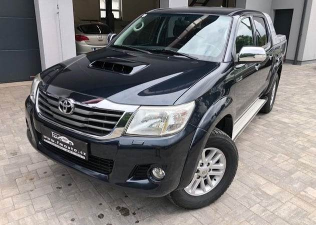 Toyota Hilux 2.5 D-4D nafta manuál 106 kw