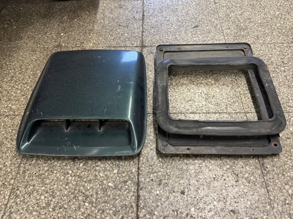 Kaplička / nádech z kapoty Nissan Patrol Y61 / díly