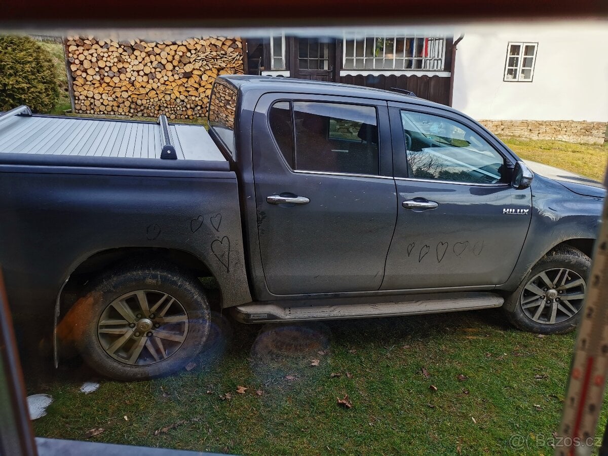 Roleta MountainTop Roll včetně příčníků Hilux 2020