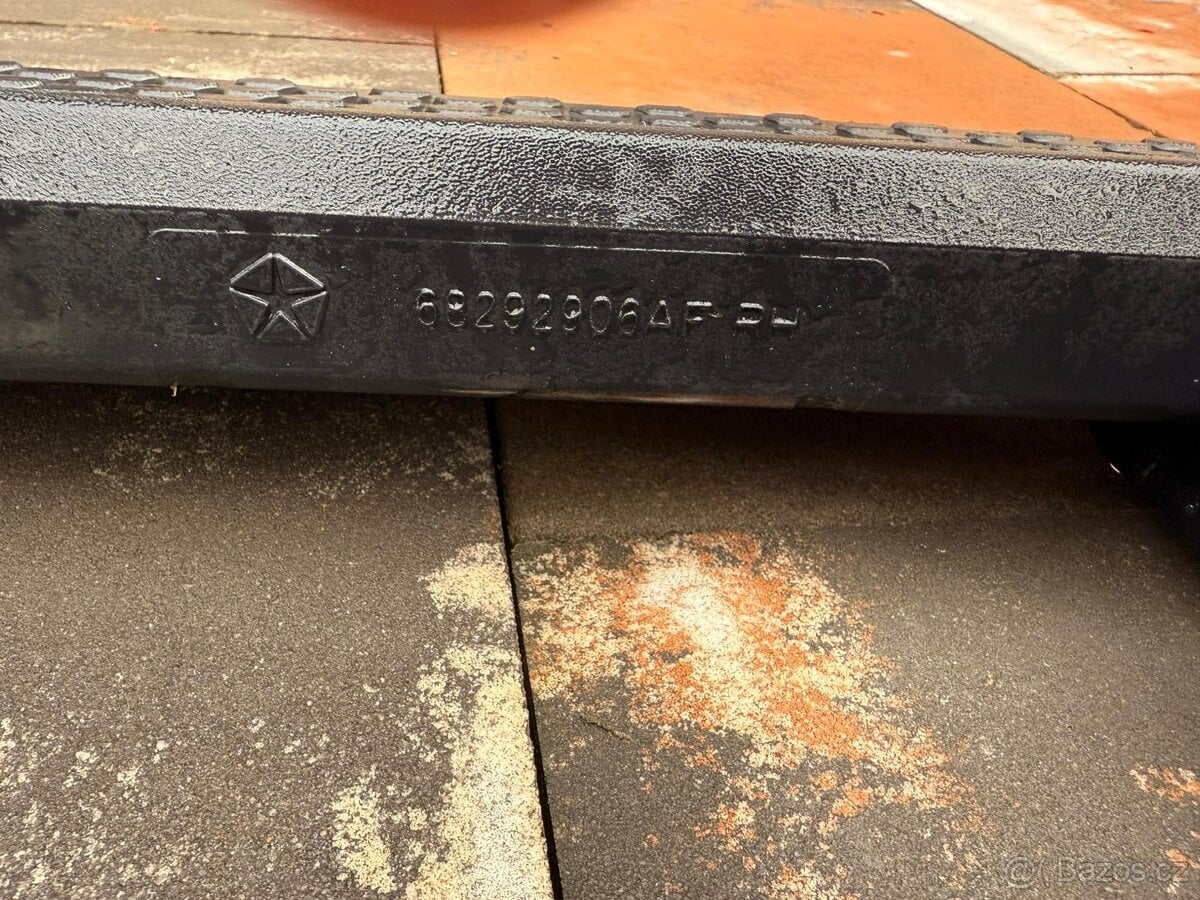 Boční schůdek Jeep