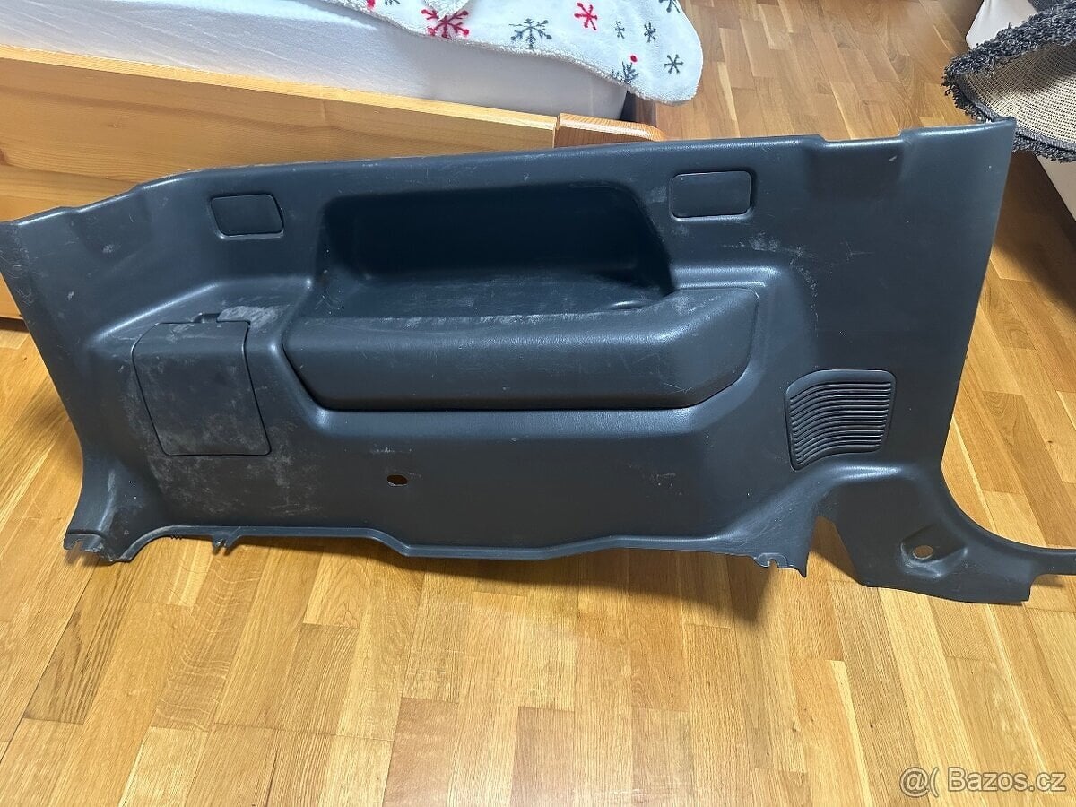 Zadní interiérové plasty kufru Suzuki Jimny