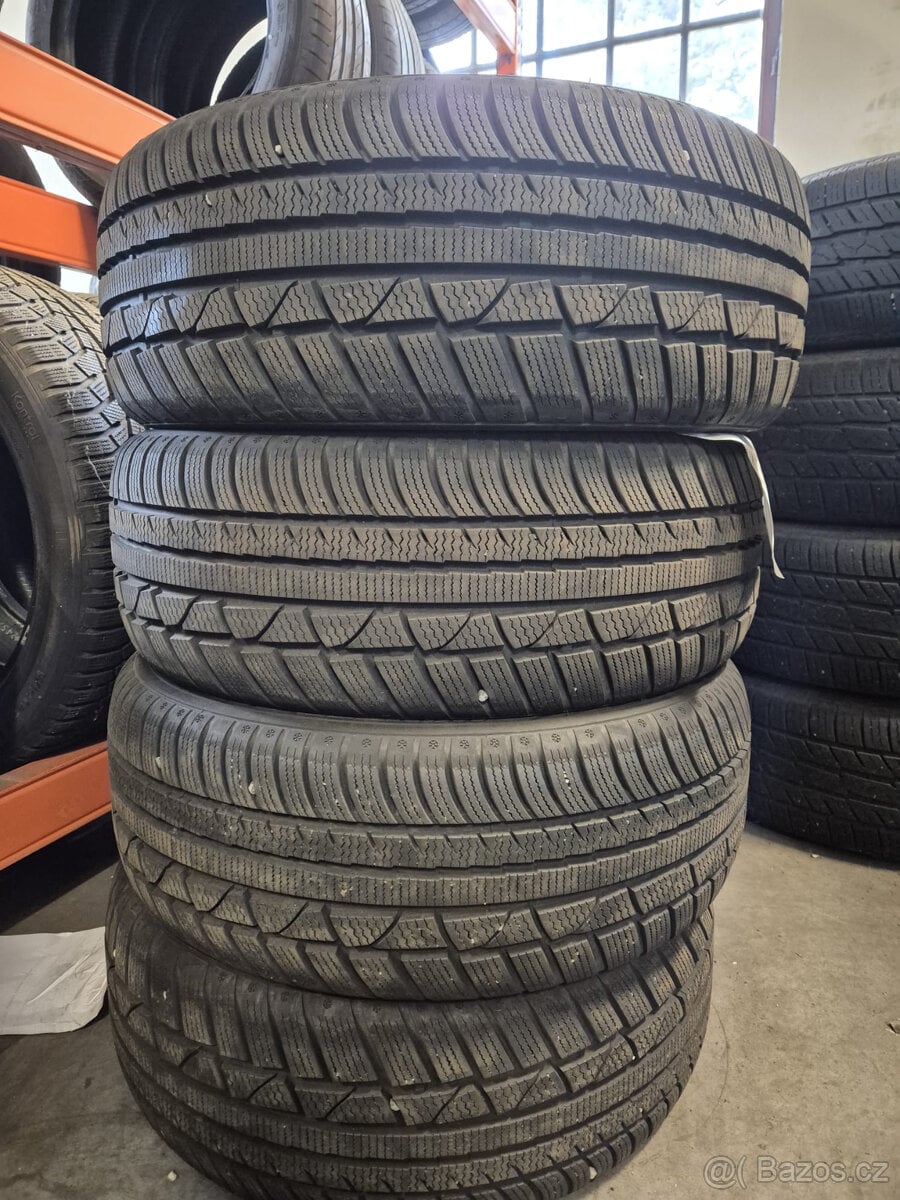 Sada zimní pneumatiky 235/55 R18