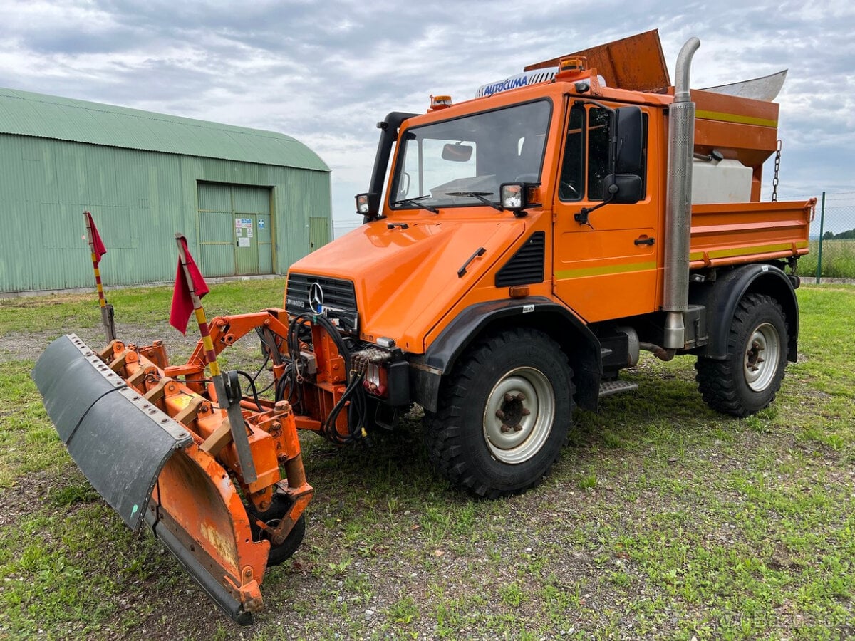 ZIMNÍ ÚDRŽBA - MERCEDES BENZ UNIMOG