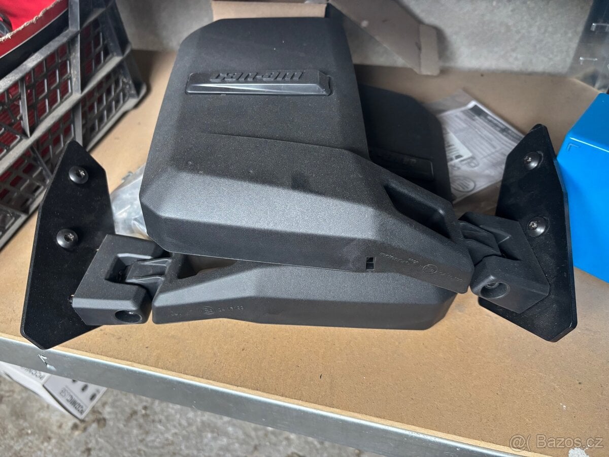 Can-am defender zrcatka original