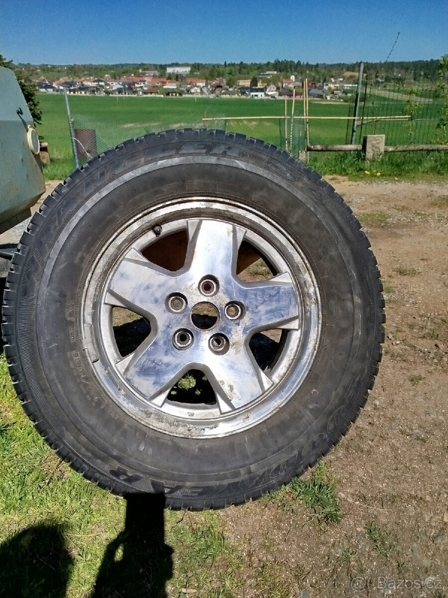 Prodám kolo Jeep Cherokee za 500
