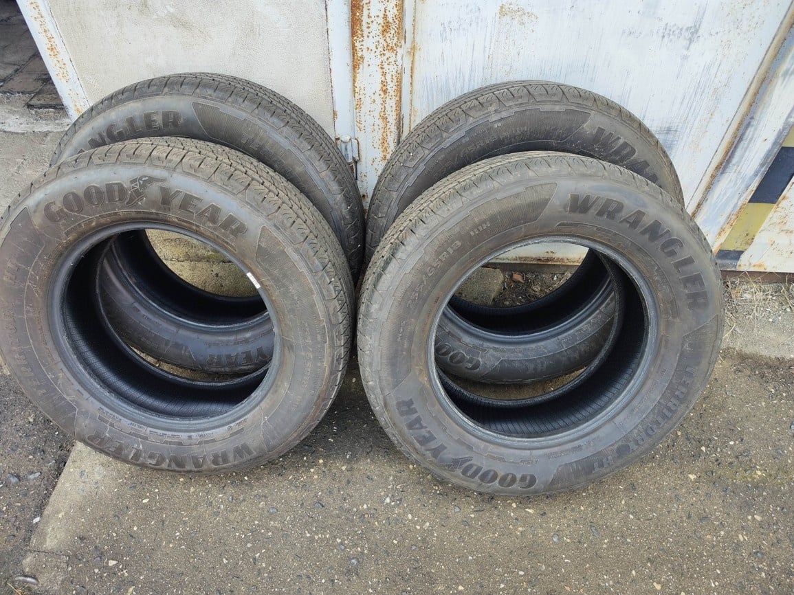 18"zánovní letní pneu Goodyear 255/65/18 4ks = 4000Kč