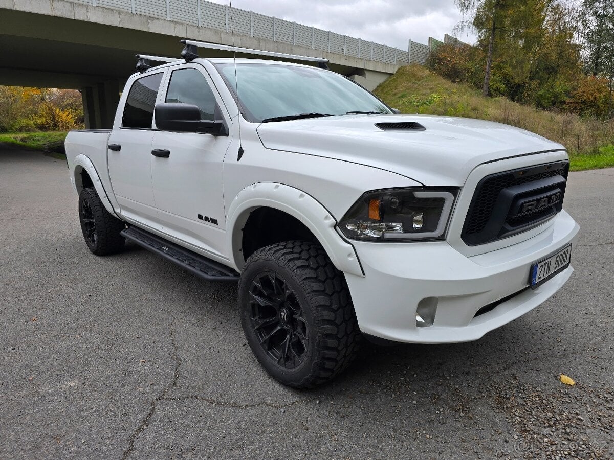 Dodge Ram 1500 4X4 5.7 Hemi - LPG, DPH,  r. 11/ 2019