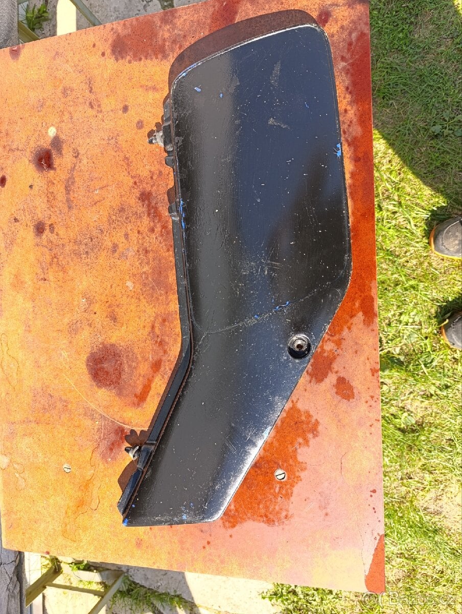 Boční plast Suzuki Dr 600