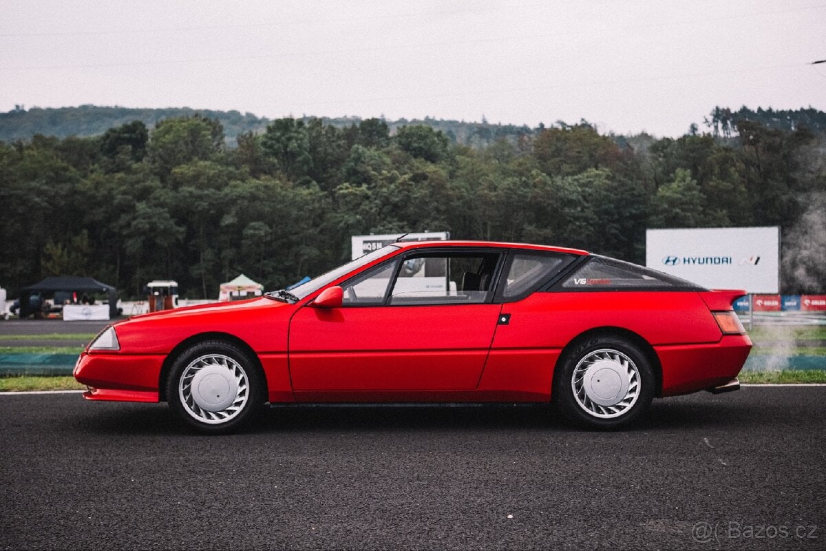 Alpine V6 Turbo, D502, velmi dobrý stav.