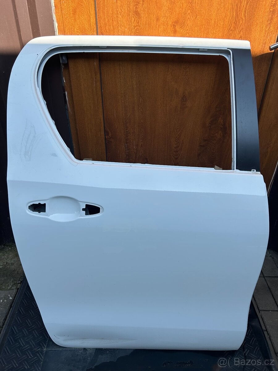 Pravé zadní dveře - Toyota Hilux 2024
