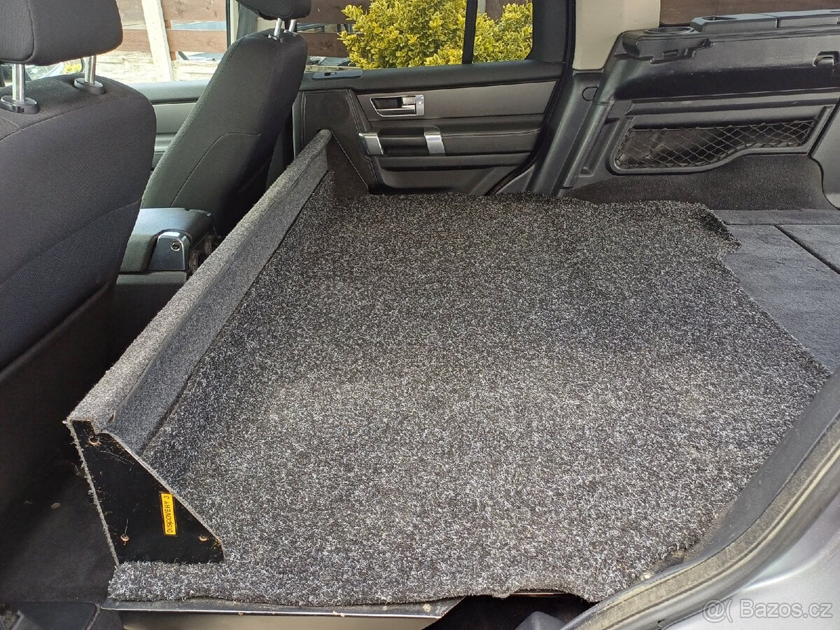 Podlaha misto zadnich sedaček Land Rover Discovery 3/4