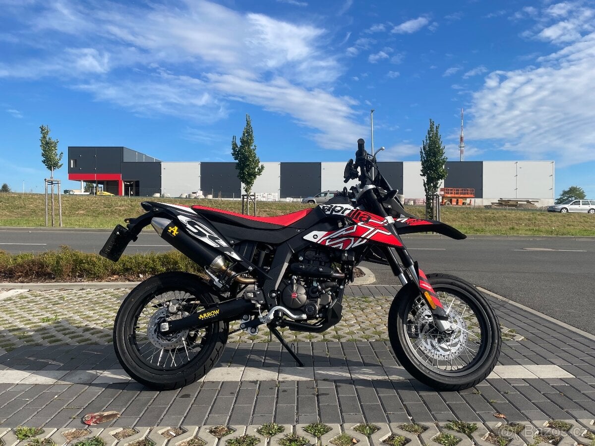 APRILIA SX 125 (2024) ABS S LADĚNÝM VÝFUKEM