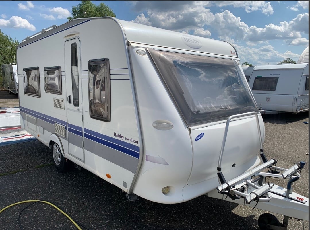Karavan Hobby Excellent 460 LU- MOVER, PŘEDSTAN