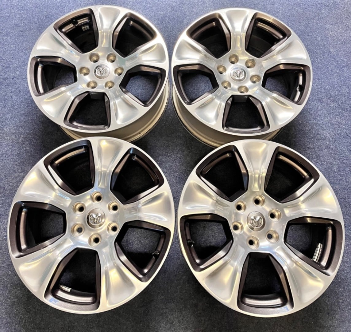 6x139.7 R20 Originál Dodge RAM 1500 REBEL - TOP STAV -