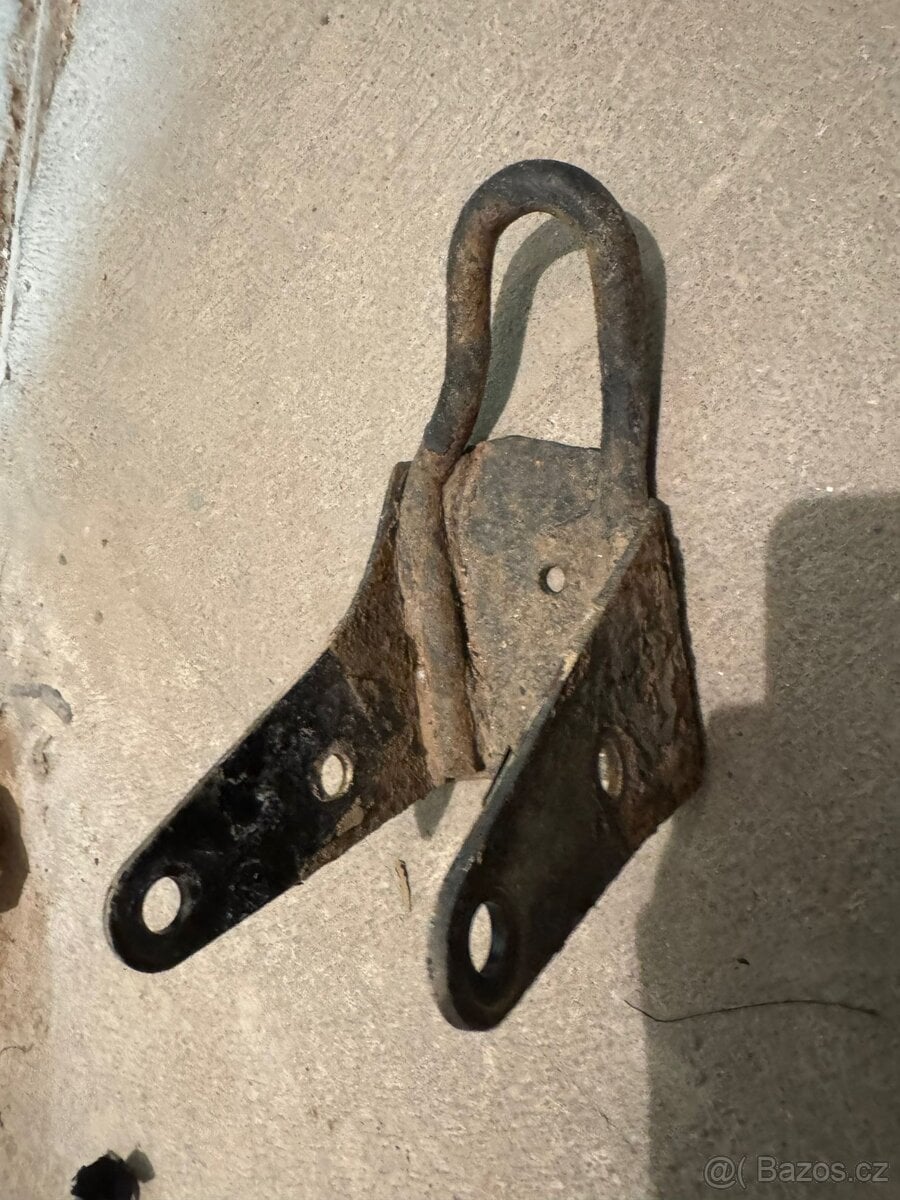 Přední tažné oko (Land Rover Discovery 2)