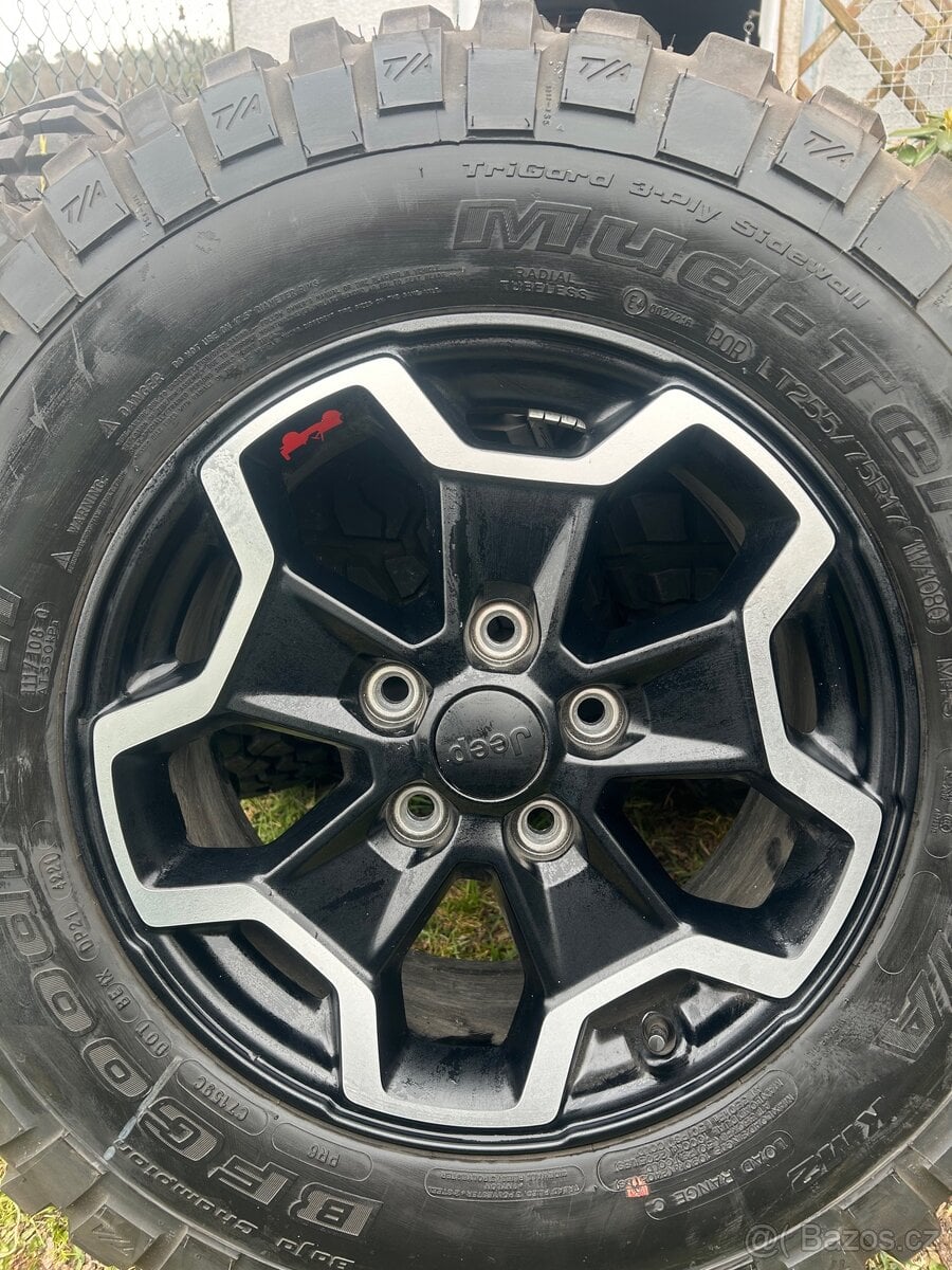 Jeep Gladiátor nová originální kola 2021 BF Goodrich