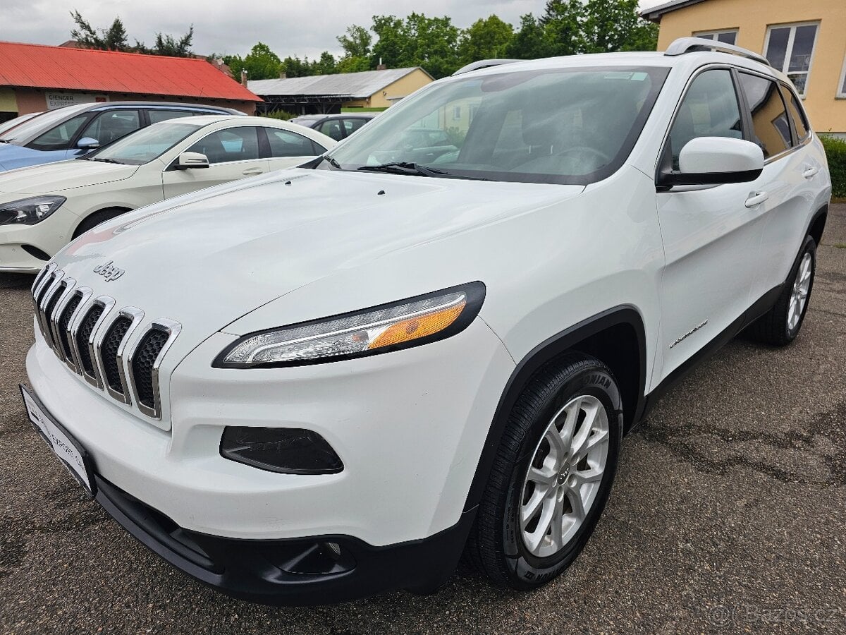 JEEP CHEROKEE 2016 3.2 V6 202kW LATITUDE,NAJETO 100 000KM